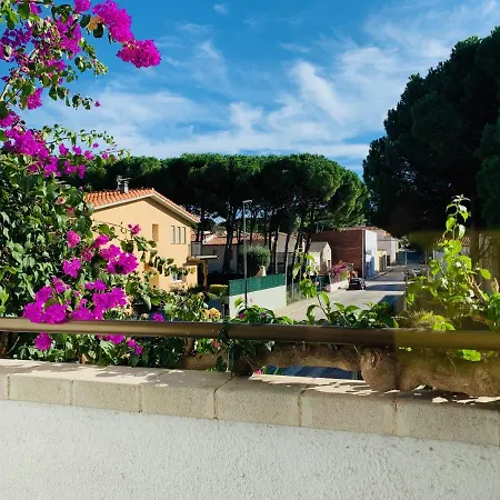 ⭑ House + Pool + Beach. What Else? *