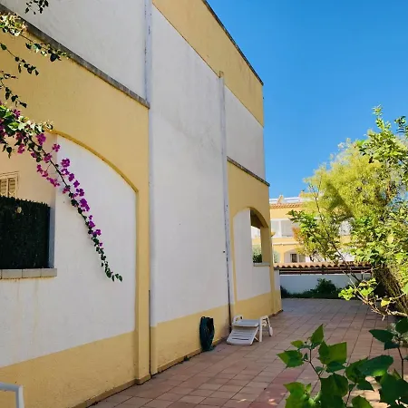Holiday home ⭑ House + Pool + Beach. What Else?